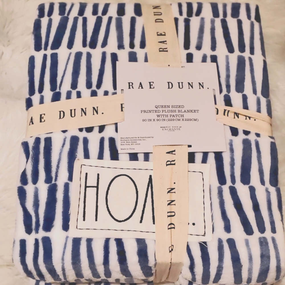 Rae Dunn Queen sized blanket